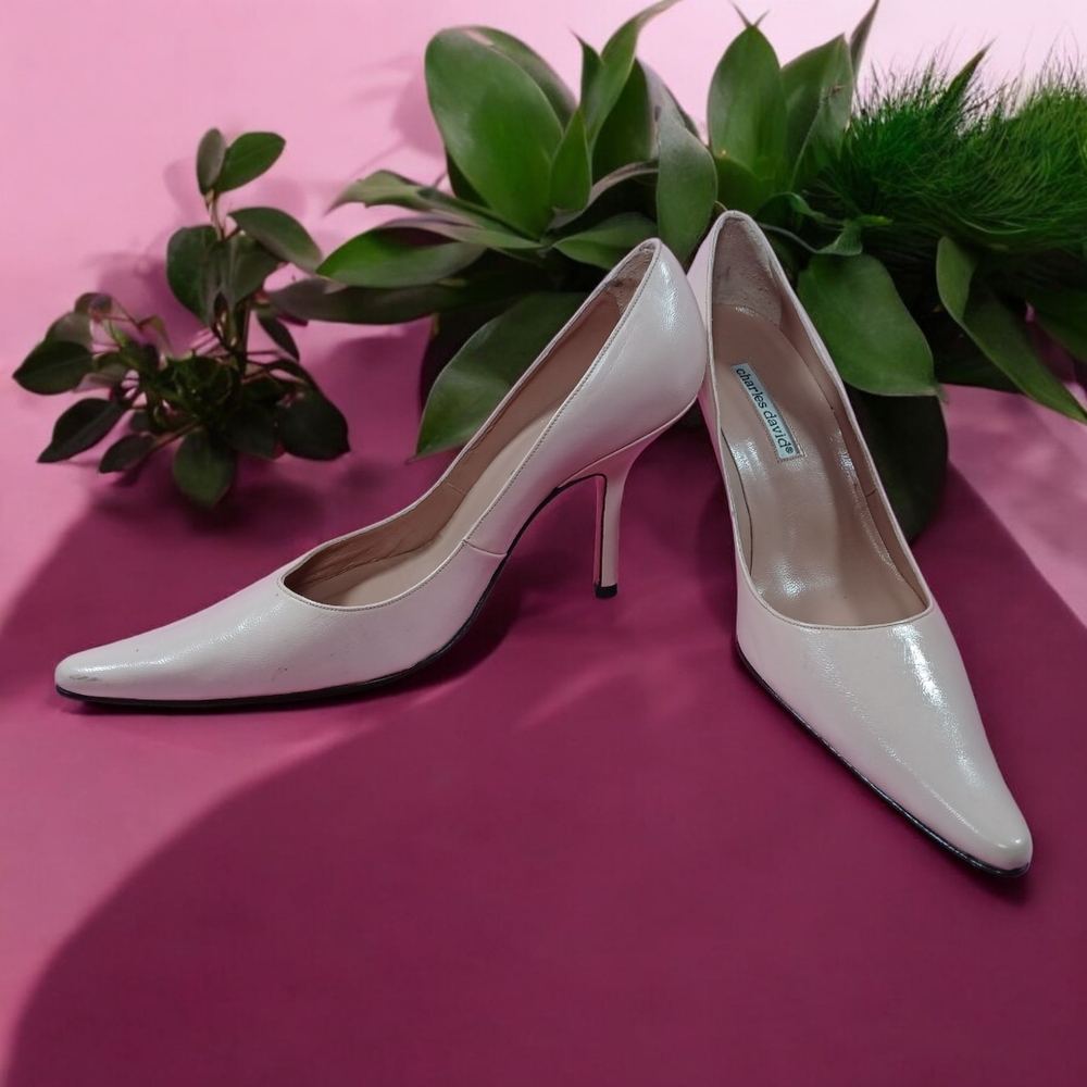 Stuart Weitzman Cream Heels Classic Pointed-Toe Pumps